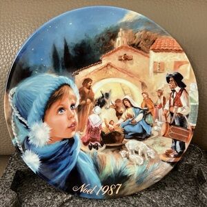 Noel 1987 Decorative Plate